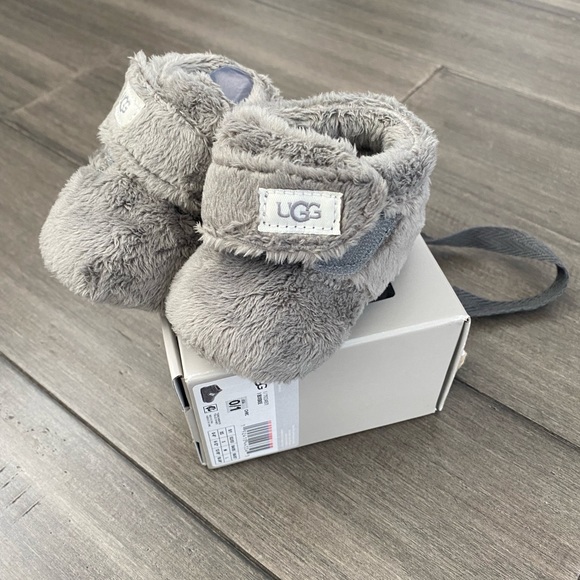 Ugh boots size 0 to 6 months brand new. Original packaging new. - Picture 5 of 9